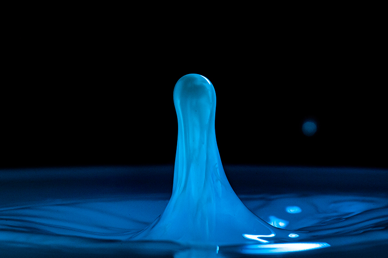 simple water splash photography