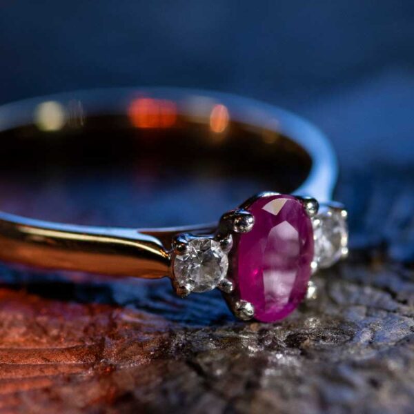 Macro photography lighting for jewellery