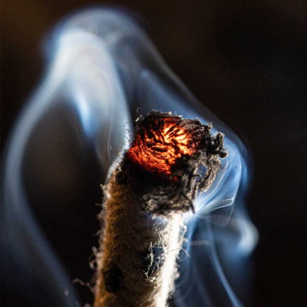 Macro photography lighting for smoke photography