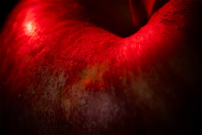 red-apple-close-up-example-1