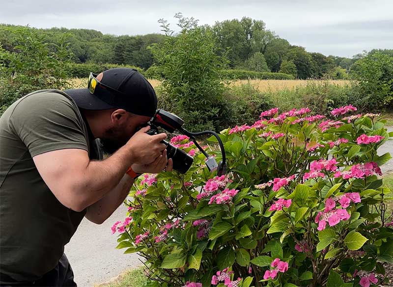 photographer-shooting-flowers-and-insects