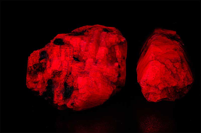 Corundum-Macro-photography-Ultraviolet