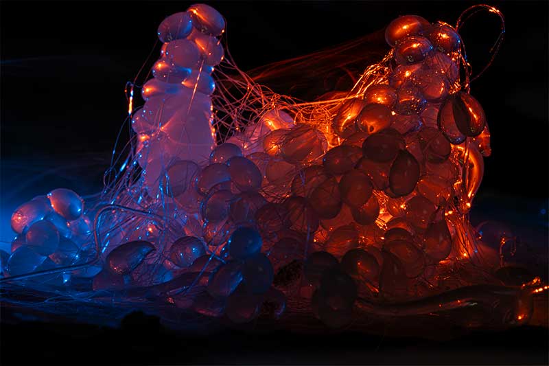 alien-egg-red-and-blue-lighting