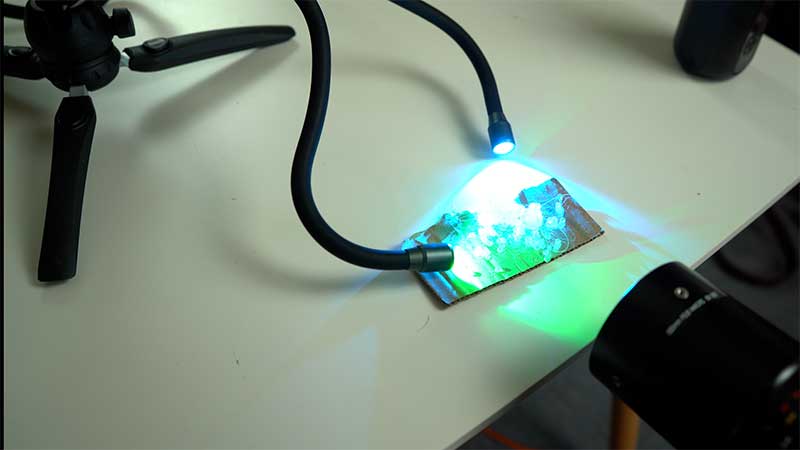 blue-and-green-macro-lighting