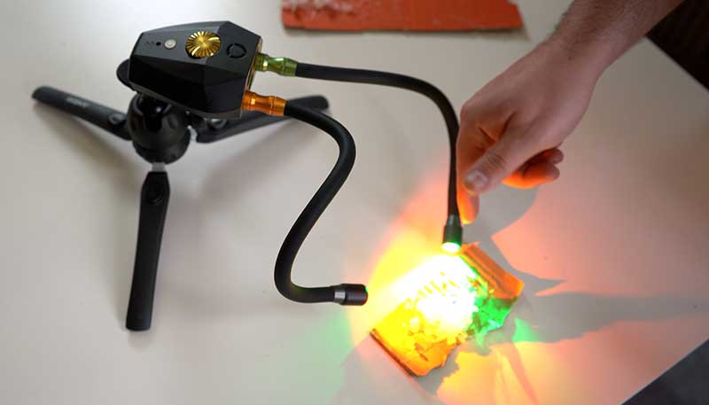 orange-and-green-lighitng-for-macro-photography